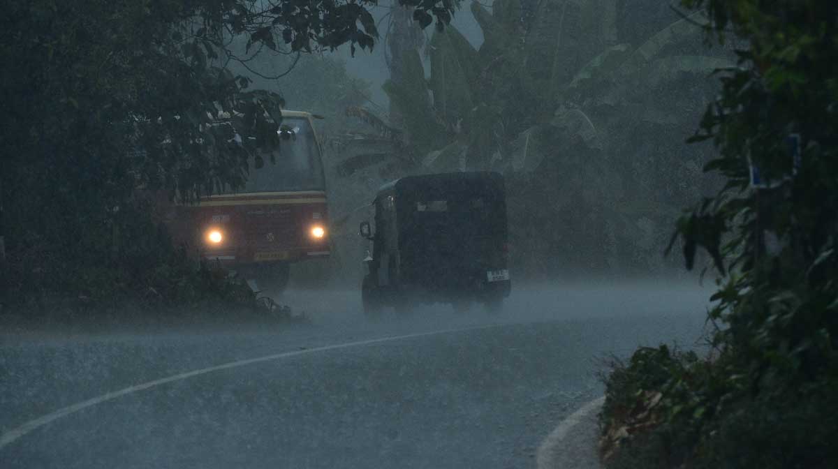 Red Alert| Rain| Kerala|മൂന്ന് ജില്ലകളില്‍ റെഡ് അലര്‍ട്ട്; പെരുമഴ ...