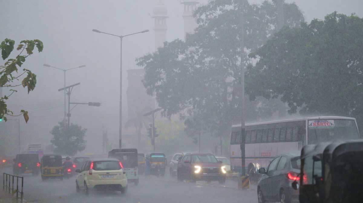 Rain| Kerala| Pre-monsoon| IMD| Alert|തോരാതെ പെരുമഴ; കാറ്റും കടലേറ്റവും ...