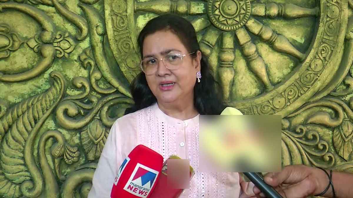 urvashi-against-amma