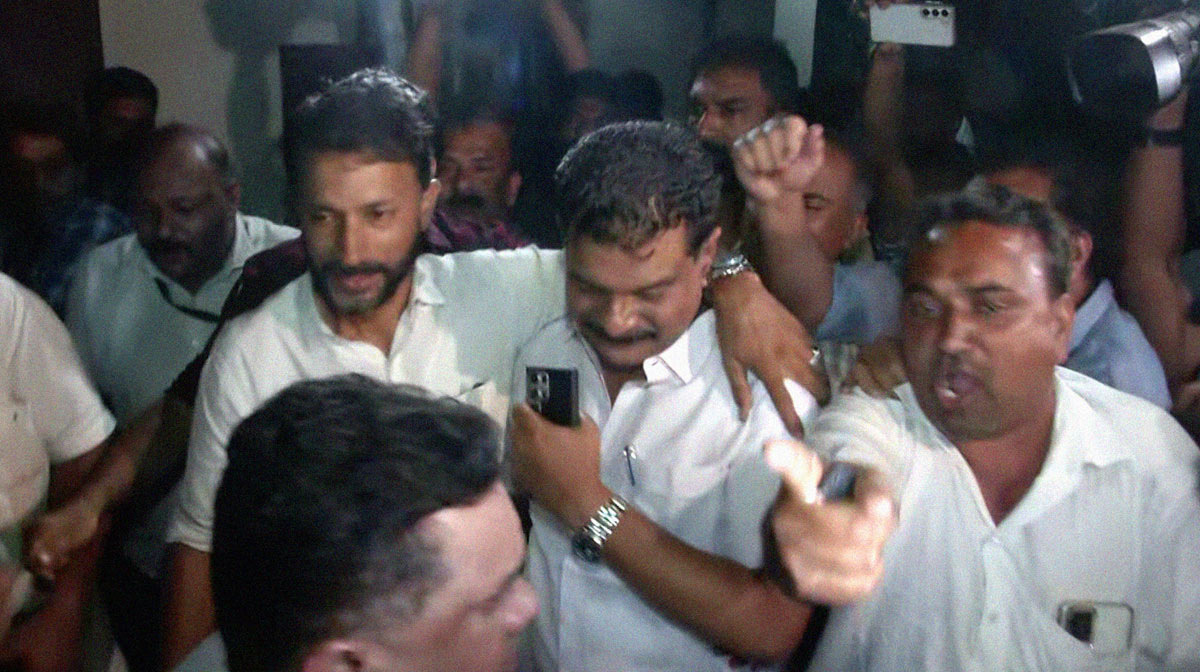 pv-anwar-against-kerala-pol