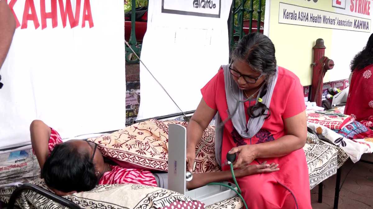 asha-protest-doctor