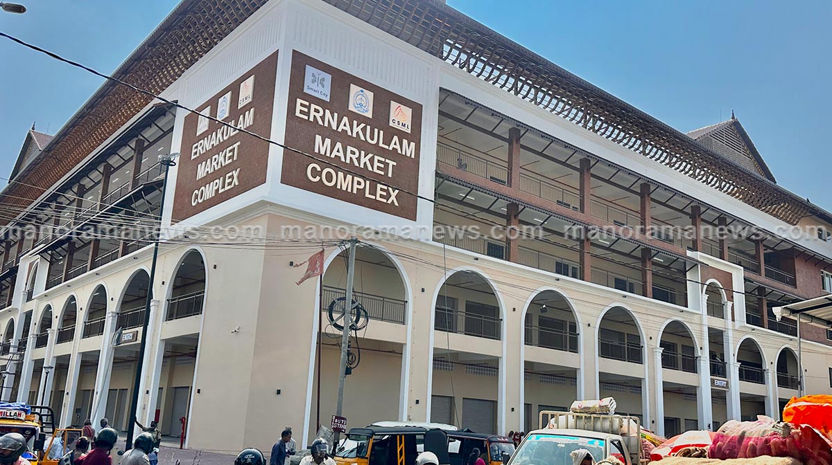 ernakulam-market-power-cut-due-to-unpaid-dues