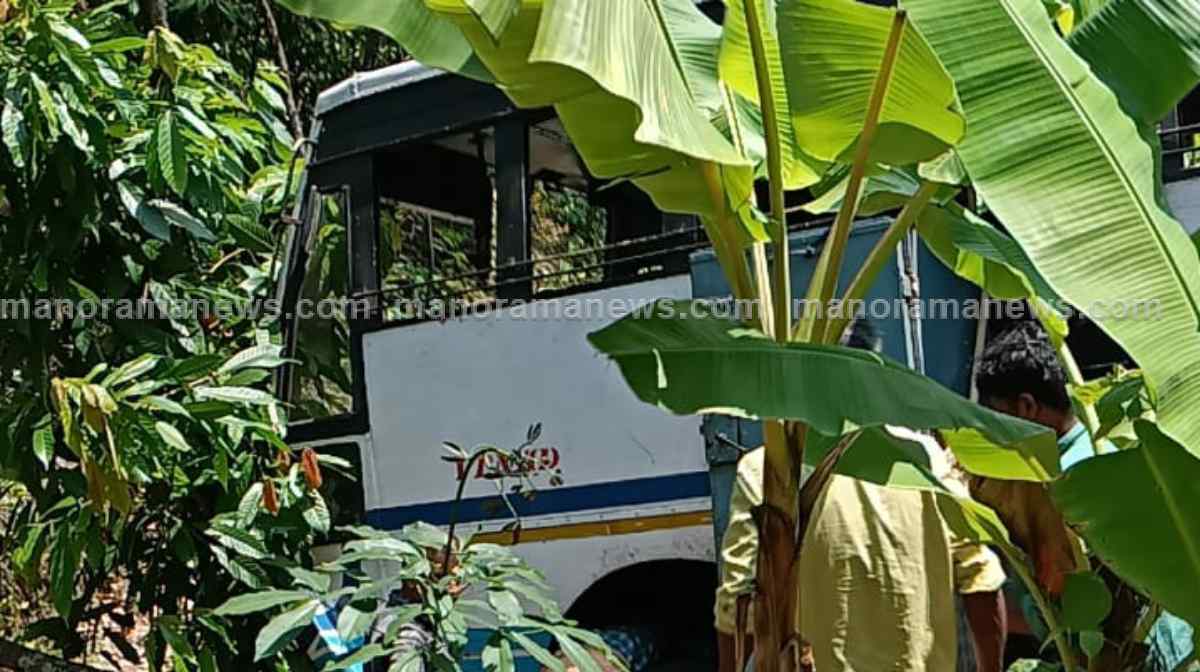 idukki-ksrtc-bus