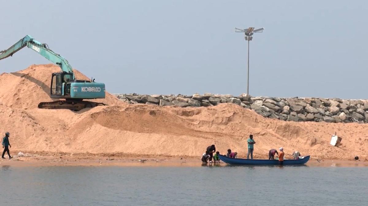 muthalapozhi-crisis-estuary-opening-fishermen-protest