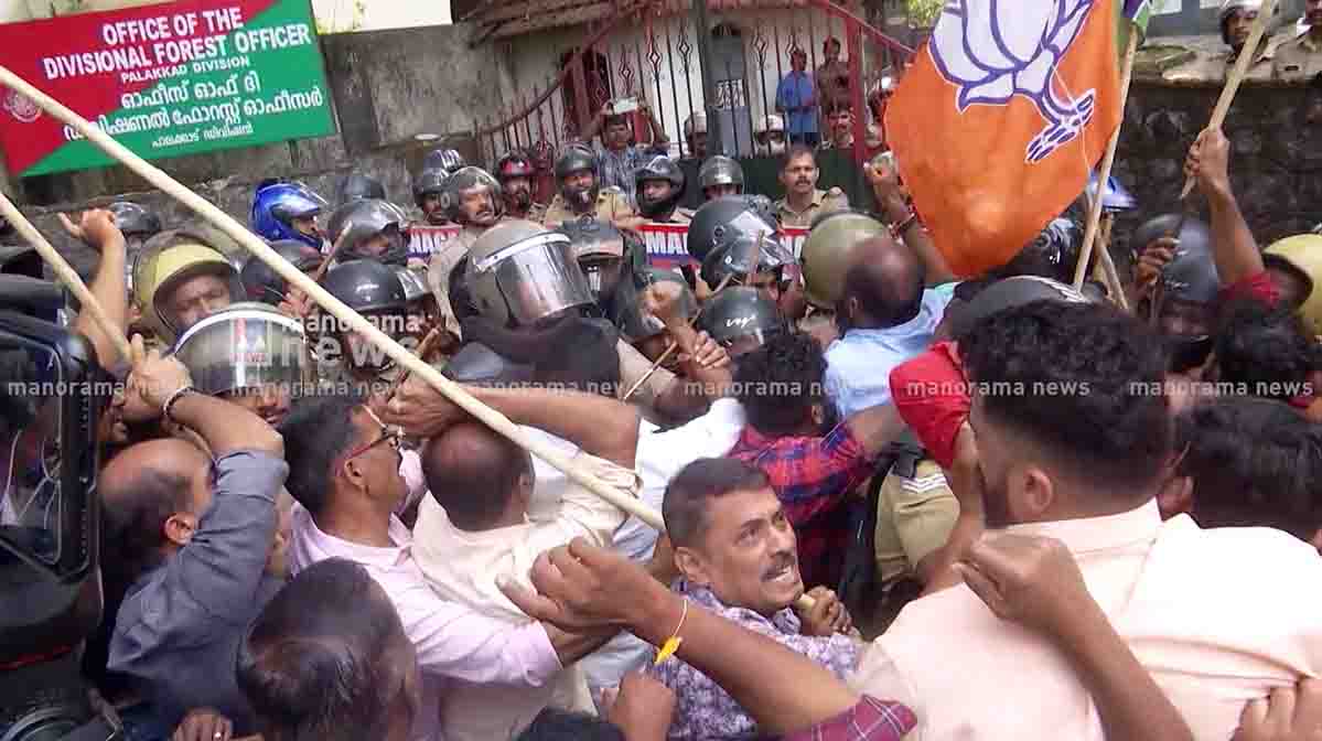 politicalparty-mundoor