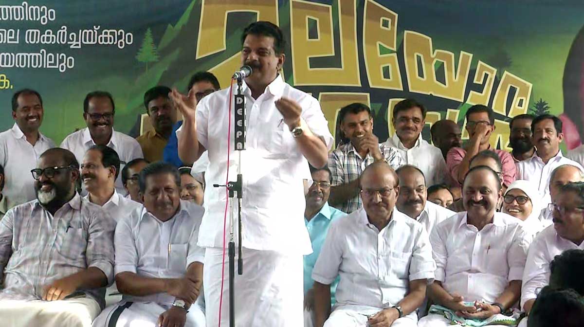 Anwar-joins-UDF-protest-march-Edakkara