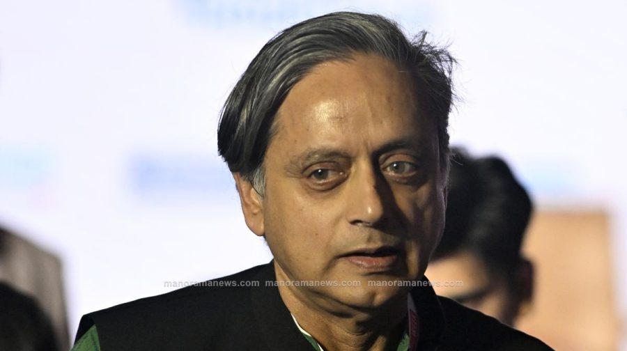 shashi-tharoor-02