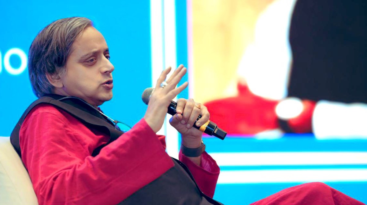 shashi-tharoor-debate