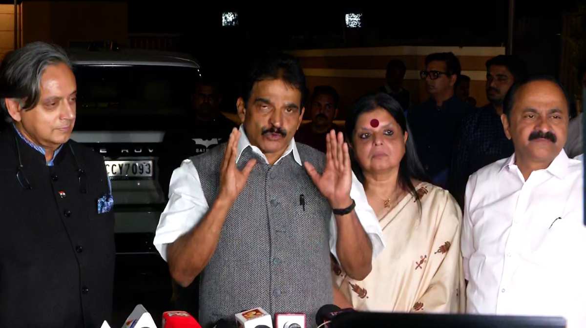 kc-vd-tharoor-aicc-delhi