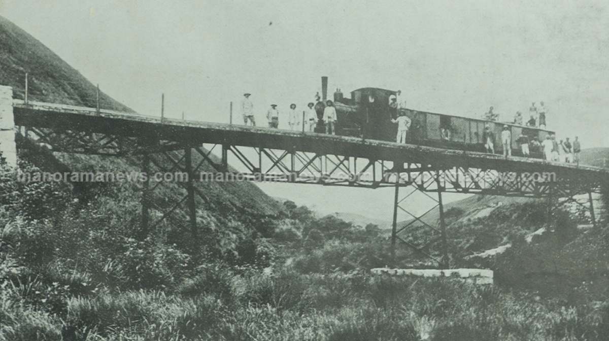 munnar-hill-train