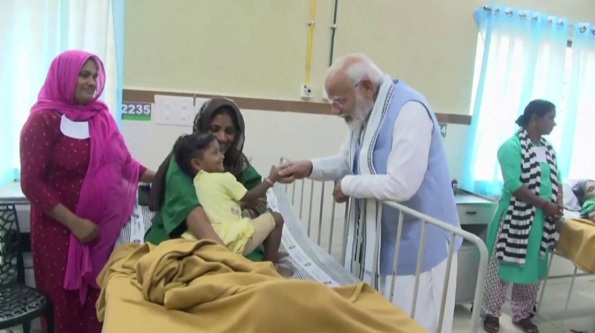 modi-hug