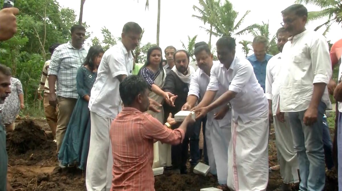 Akhil Marar will give money to CMDRF, Campaign Against cmdrf: Will the case survive if it goes to court?, wayanad landslide today live updates, mundakai landslide, chooralmala landslide, rescue ops, rescue operations, military help, chooralmala, meppadi, - 1