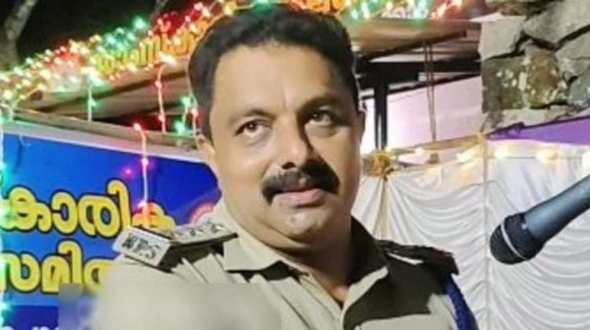 ഹോമിയോയെയും ആയുര്‍വേദത്തെയും തഴഞ്ഞതെന്തിന്? സര്‍ക്കാരിനെതിരെ ഡോ. ബിജു പൊതുജനാരോഗ്യ നിയമത്തിൽ കാലാനുസൃത മാറ്റങ്ങള്‍ വരുത്തി വ്യവസ്ഥ രൂപീകരിക്കാനായി രൂപീകരിച്ച ആരോഗ്യ വകുപ്പിന്‍റെ പ്രത്യേക സമിതിയില്‍ നിന്ന് ഹോമിയോ, ആയുര്‍വേദം എന്നിവയെ തഴഞ്ഞതിനെതിരെ - 1