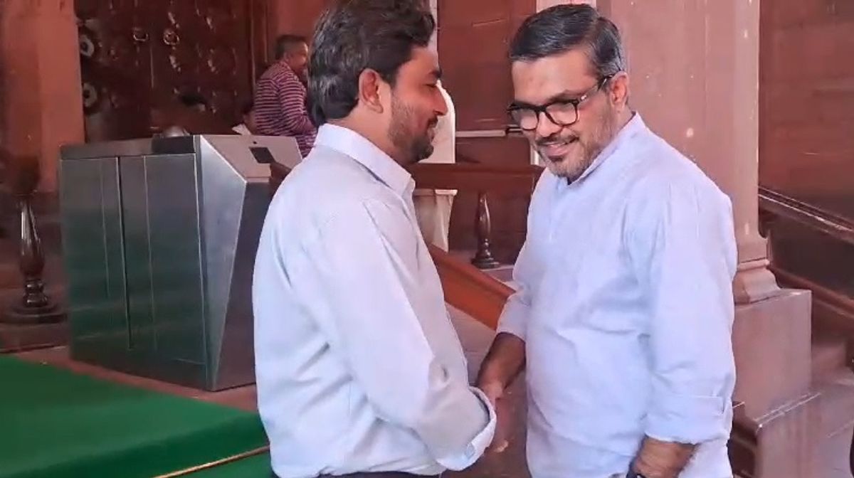 ഹോമിയോയെയും ആയുര്‍വേദത്തെയും തഴഞ്ഞതെന്തിന്? സര്‍ക്കാരിനെതിരെ ഡോ. ബിജു പൊതുജനാരോഗ്യ നിയമത്തിൽ കാലാനുസൃത മാറ്റങ്ങള്‍ വരുത്തി വ്യവസ്ഥ രൂപീകരിക്കാനായി രൂപീകരിച്ച ആരോഗ്യ വകുപ്പിന്‍റെ പ്രത്യേക സമിതിയില്‍ നിന്ന് ഹോമിയോ, ആയുര്‍വേദം എന്നിവയെ തഴഞ്ഞതിനെതിരെ - 1