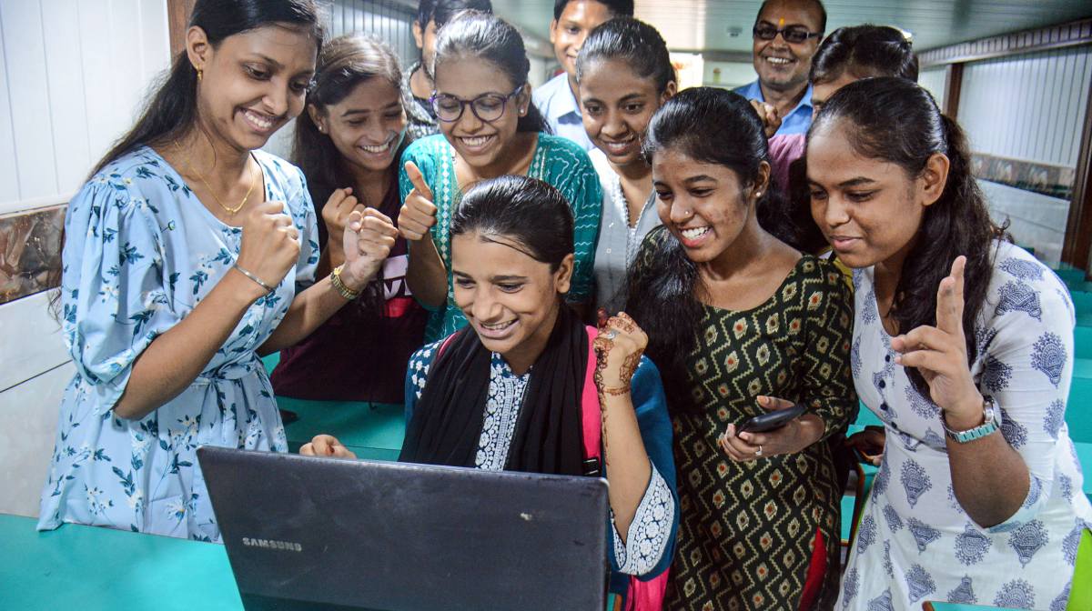 Thane: Students pose as they check their Maharashtra Board class XIIth exam results, in Thane, Wednesday, June 08, 2022. (PTI Photo)
(PTI06_08_2022_000096B)