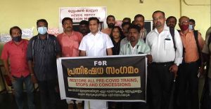 കോവിഡില്‍ നിര്‍ത്തിവെച്ച ട്രെയിനുകള്‍ പുനരാരംഭിക്കണം; യാത്രക്കാരുടെ പ്രതിഷേധം.