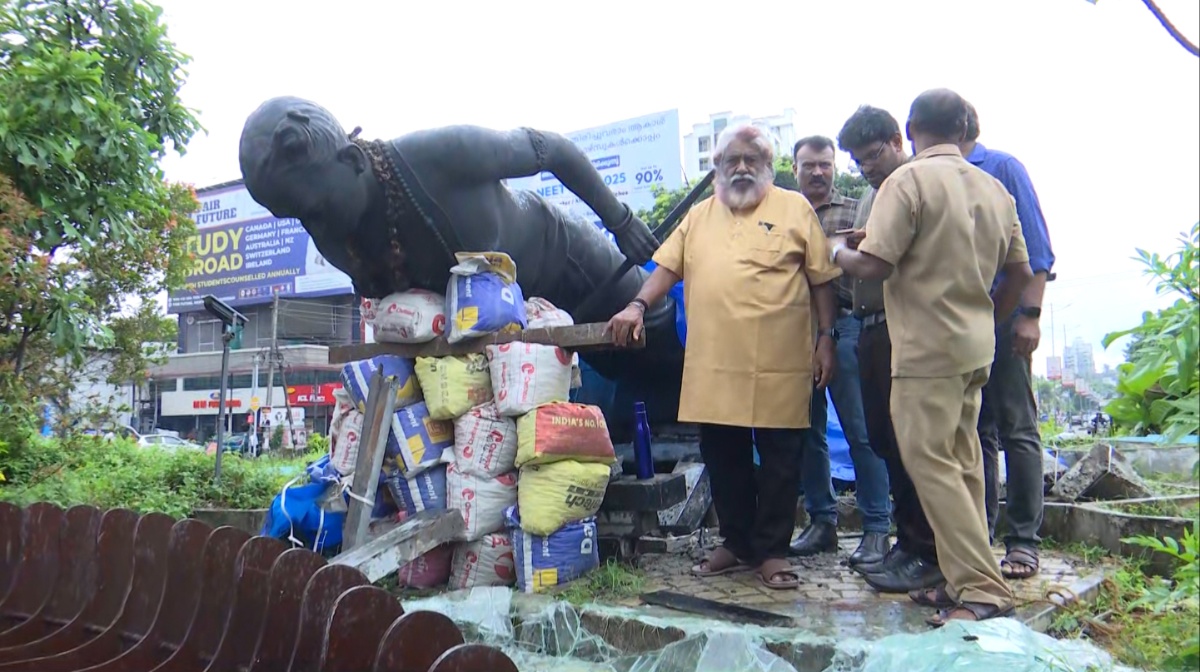 sakthan-statue