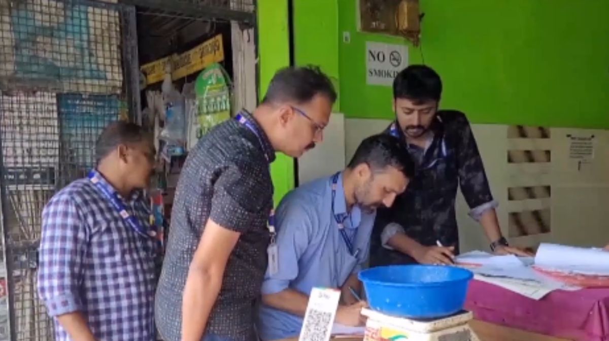 Akhil Marar will give money to CMDRF, Campaign Against cmdrf: Will the case survive if it goes to court?, wayanad landslide today live updates, mundakai landslide, chooralmala landslide, rescue ops, rescue operations, military help, chooralmala, meppadi, - 1 Akhil Marar will give money to CMDRF, Campaign Against cmdrf: Will the case survive if it goes to court?, wayanad landslide today live updates, mundakai landslide, chooralmala landslide, rescue ops, rescue operations, military help, chooralmala, meppadi, - 1