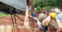 പന്തലിന് മുകളിലേക്ക് വൈദ്യുതി കാല് മറിഞ്ഞ് വീണു; ആര്ക്കും പരുക്കില്ല പന്തലിന് മുകളിലേക്ക് വൈദ്യുതി കാല് മറിഞ്ഞ് വീണു; ആര്ക്കും പരുക്കില്ല