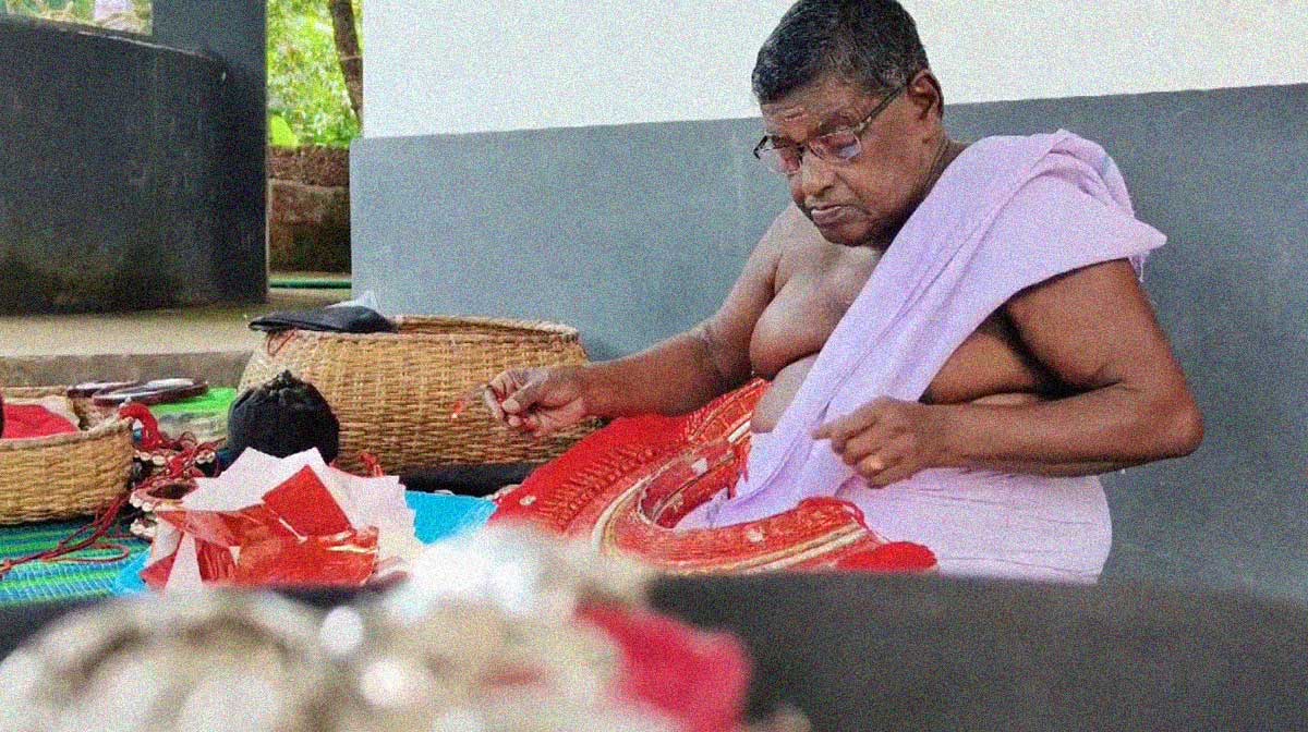 theiyam-artists-of-kannur-are-in-distress-after-the-welfare-pension-has-stopped