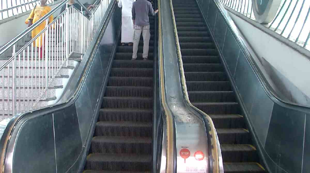 states-first-escalator-cum-elevator-foot-overbridge-decays
