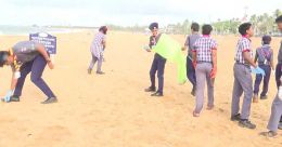കൊല്ലം ബീച്ചിനെ സുന്ദരമാക്കാന് കലക്ടറും വിദ്യാര്ഥികളും കൊല്ലം ബീച്ചിനെ സുന്ദരമാക്കാന് കലക്ടറും വിദ്യാര്ഥികളും