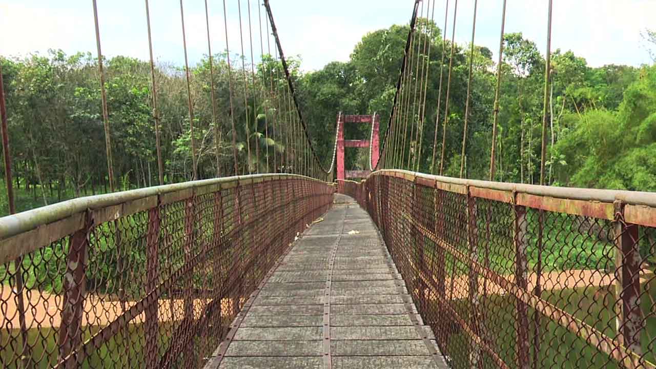 dangerous-suspension-bridge-perumpetty-pathanamthitta