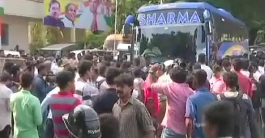 karnataka-mlas-bus karnataka-mlas-bus