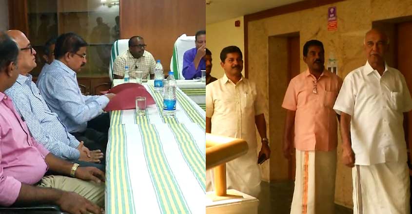 muthoot-meeting-strike muthoot-meeting-strike