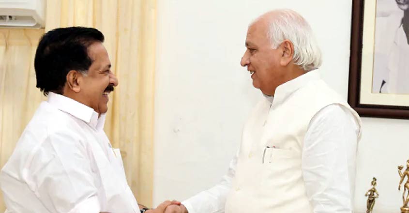 Ramesh-Chennithala-with-Gov Ramesh-Chennithala-with-Gov