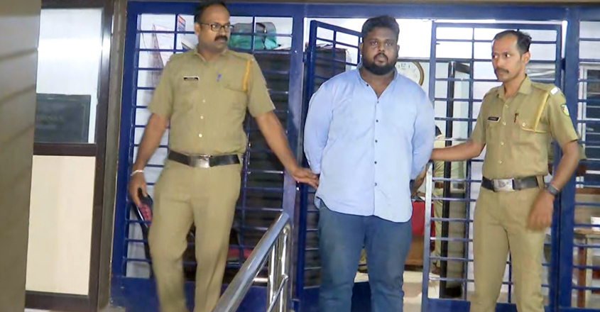 അമിതവേഗത്തിലെന്ന് 19 തവണ അറിയിച്ചിട്ടും ഇടപെട്ടില്ല; ബസ് ഉടമയും ...