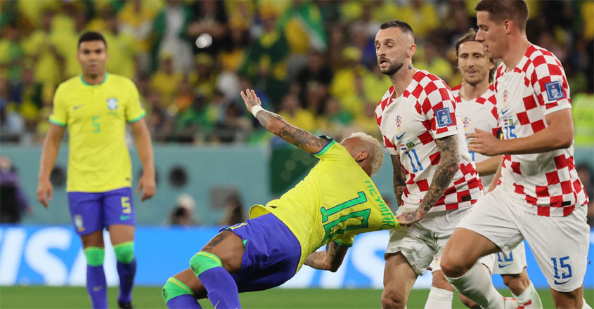 brozovic-grabs-neymar-jerse