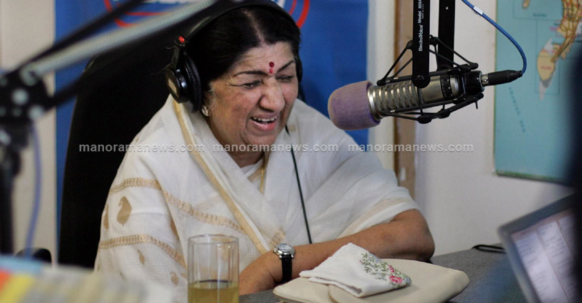 lata-nehru