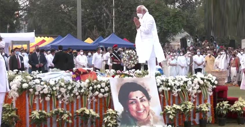 latha-mangeshkar-modi-01