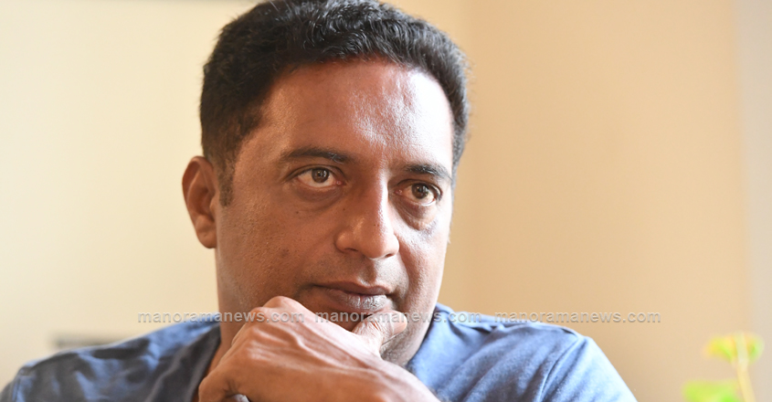 BENGALURU  2018 APRIL 26   :    Indian film actor, film director, producer, thespian and television presenter Prakash Raj ( Prakash Rai )   @ Josekutty Panackal 