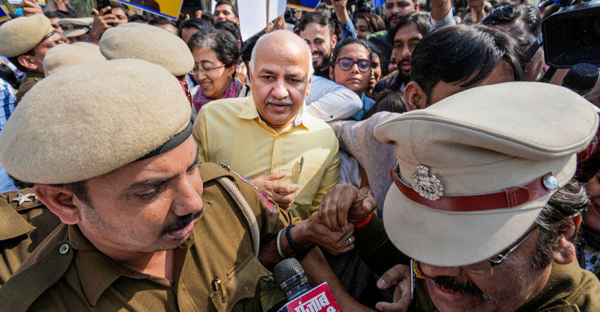 New Delhi: Delhi Police personnel escort Delhi Deputy Chief Minister Manish Sisodia form Rajghat ahead of his questioning by CBI in the liquor policy case, in New Delhi, Sunday, Feb. 26, 2023. (PTI Photo/Manvender Vashist Lav)(PTI02_26_2023_000110A)