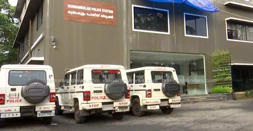kunnamkulam-police-station-
