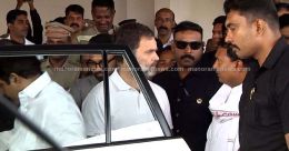 ഉമ്മന്ചാണ്ടിക്ക് യാത്രാമൊഴിയേകാന് രാഹുലെത്തി; ഉച്ചയോടെ പുതുപ്പള്ളിയിലേക്ക് ഉമ്മന്ചാണ്ടിക്ക് യാത്രാമൊഴിയേകാന് രാഹുലെത്തി; ഉച്ചയോടെ പുതുപ്പള്ളിയിലേക്ക്
