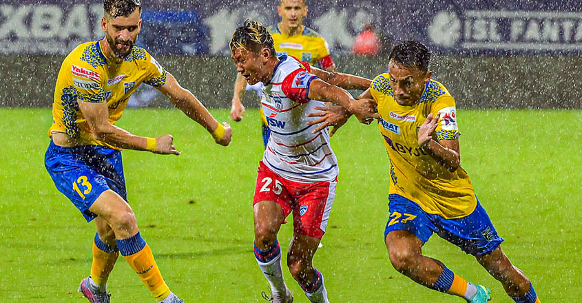 Kochi: Danish Farooq of Kerala Blasters FC and Namgyal Bhutia of Bengaluru FC and Aibanbha Kupar Dohling of Kerala Blasters FC in action during the Indian Super League (ISL) 2023, at Jawaharlal Nehru International Stadium, in Kochi, Thursday, Sept. 21, 2023.  (PTI Photo)  (PTI09_21_2023_000371B)