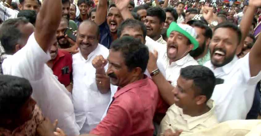 puthuppalluresultvotecpi-09 ചാണ്ടി ഉമ്മന്റെ വിജയാഹ്ളാദ പ്രകടനത്തില് നിന്ന്