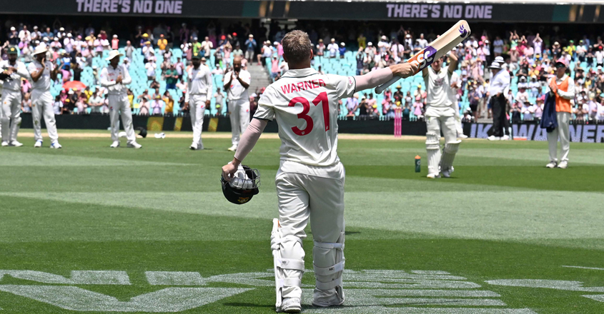 Australia s David Warner acknowledges applauds from the spectators as he walks out after dismissal for the last time in his 112th and farewell Test on day four of the third cricket Test match between Australia and Pakistan at the Sydney Cricket Ground in Sydney on January 6, 2024. (Photo by Saeed KHAN / AFP) / -- IMAGE RESTRICTED TO EDITORIAL USE - STRICTLY NO COMMERCIAL USE --