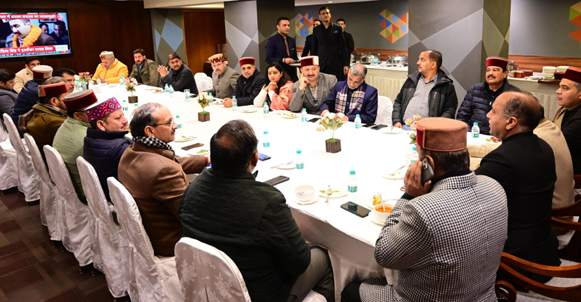 **EDS: IMAGE VIA @jairamthakurbjp TWEETED ON FEB. 28, 2024** Shimla: Leader of Opposition in Himachal Pradesh Assembly Jairam Thakur with BJP National Vice President Saudan Singh, party s state President Rajeev Bindal and other party MLAs and officials during a meeting, in Shimla. (PTI Photo) (PTI02_28_2024_000391A)