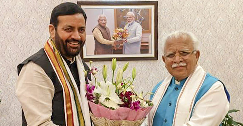 നയാബ് സിങ് സെയ്നി (ഇടത്)