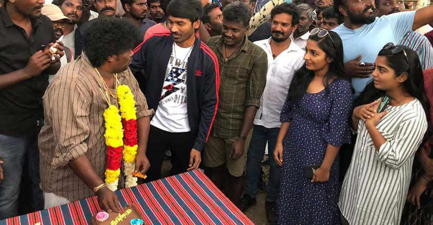 yogi-dhanush-gift-pic yogi-dhanush-gift-pic