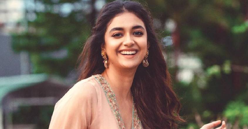 Keerthy Suresh gifts unit members with 10 gram gold coins on ‘Dussehra’ Packup