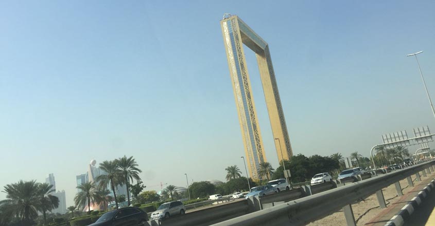 dubai-frame-open