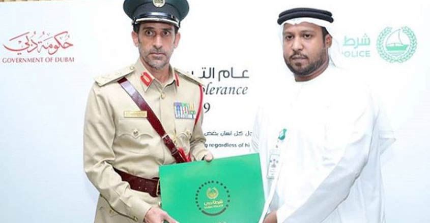 dubai-police-man dubai-police-man