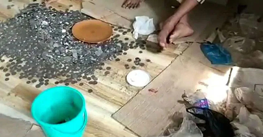 mumbai-beggar-coin mumbai-beggar-coin