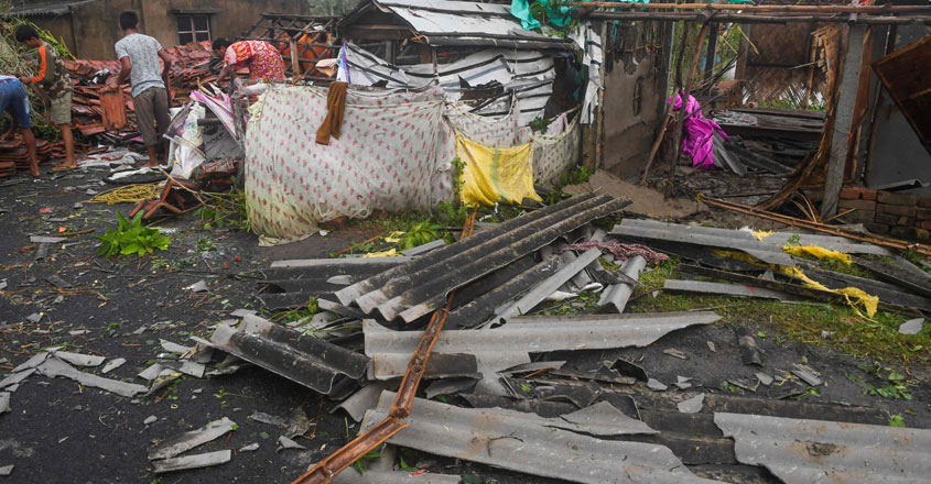 INDIA-BANGLADESH-WEATHER-STORM