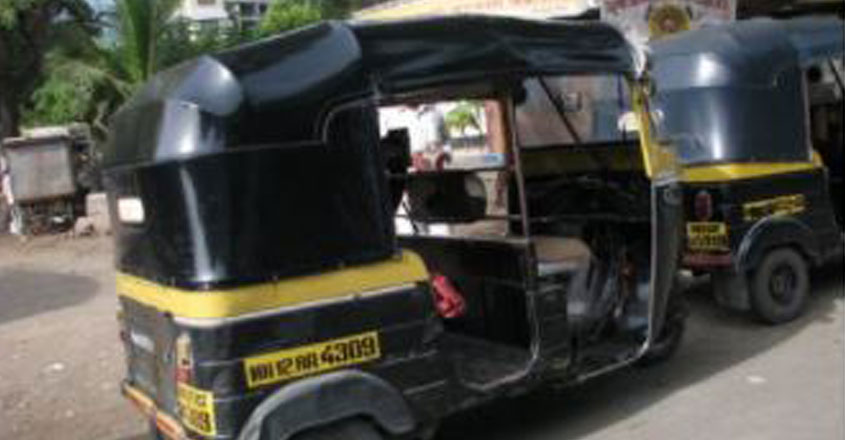 യാത്ര ചെയ്തത് വെറും 15 കിലോമീറ്റര്‍; 4300 രൂപ ഈടാക്കി ഓട്ടോ ഡ്രൈവര് ...